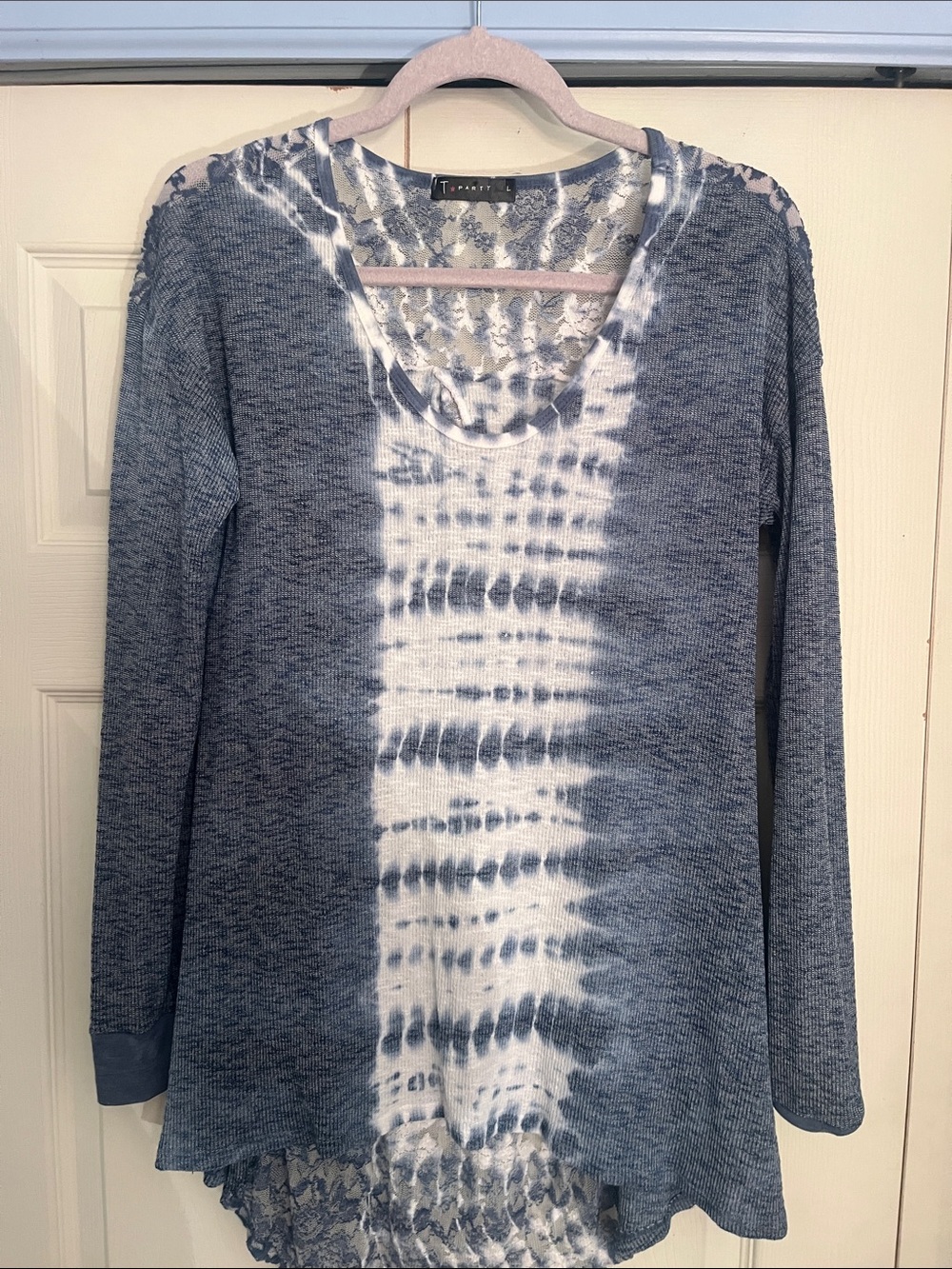 b new york Blue and White Tie-Dye V-Neck Long Sleeve Top